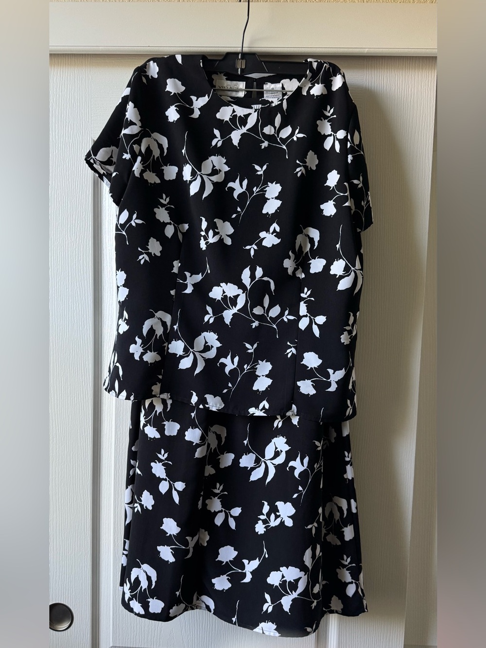 Black & White Floral Women’s Top & Skirt Set